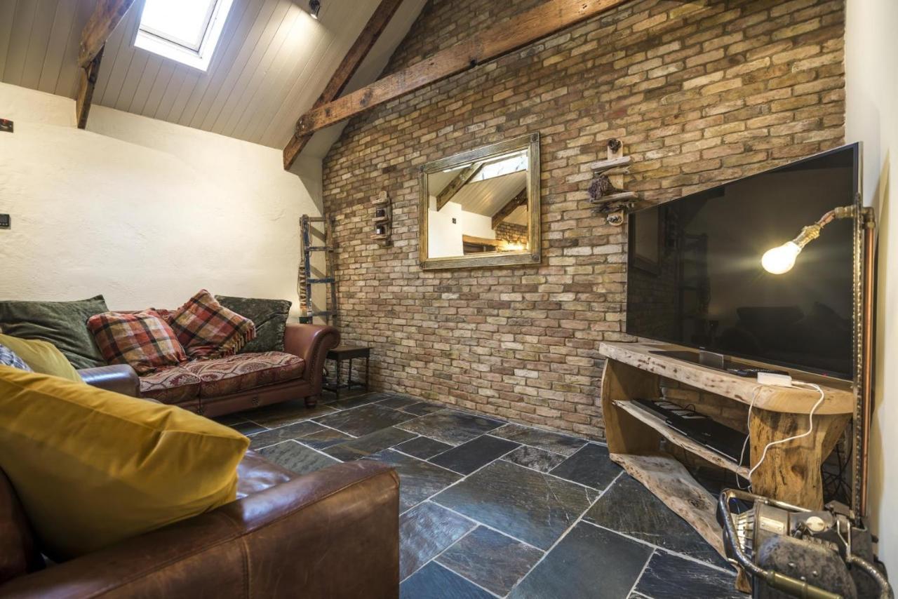 Lavender - Luxurious Barn Conversion - Blossom Farm 존스톤 외부 사진