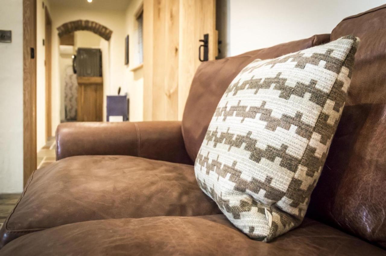 Lavender - Luxurious Barn Conversion - Blossom Farm 존스톤 외부 사진